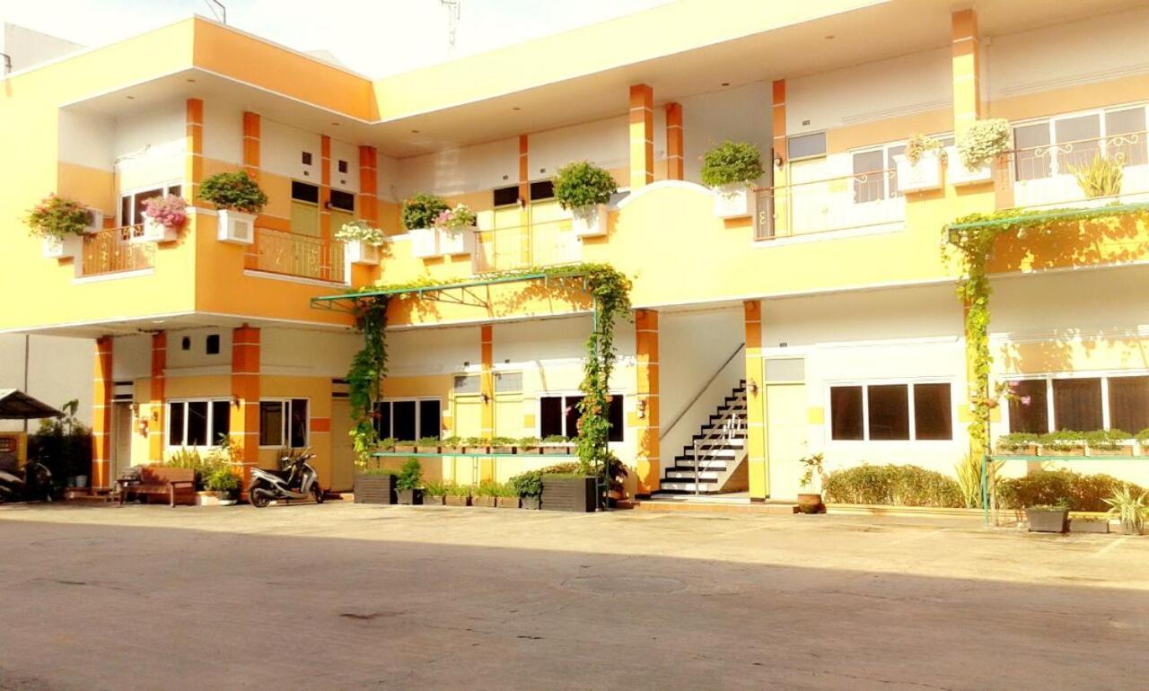 Hotel Kencana Rembang Esterno foto
