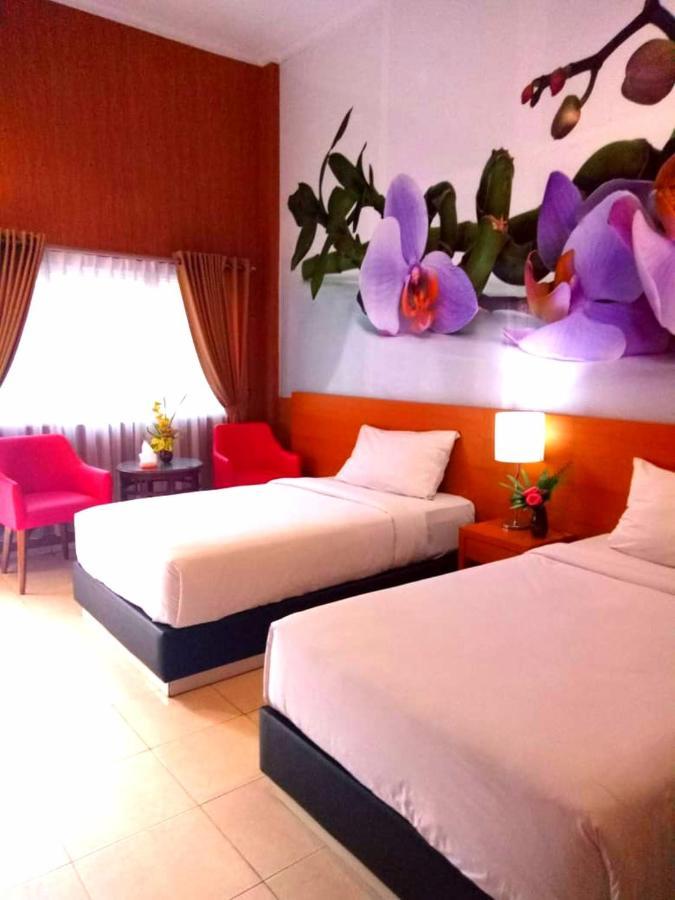 Hotel Kencana Rembang Esterno foto